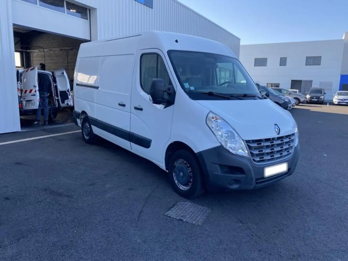 Renault Master F3300 L2H2 2.3 dCi 100ch Confort Blanc - 2