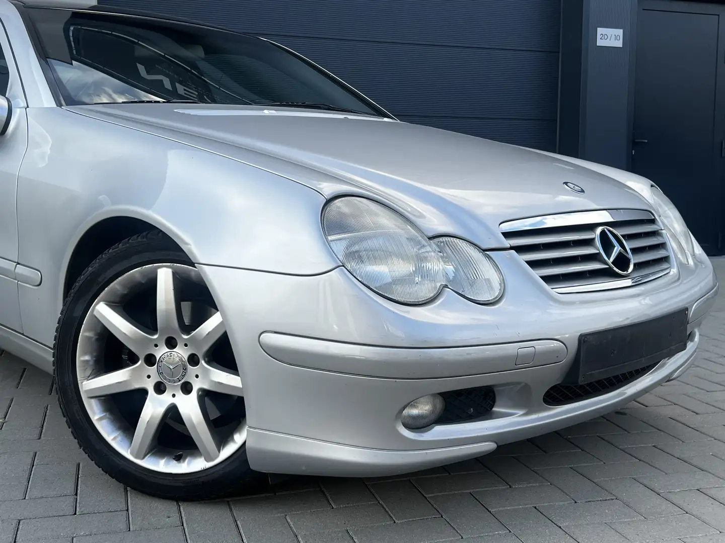 Mercedes-Benz CL 220 mercedes c220// automaat // diesel// 180,000 - 1