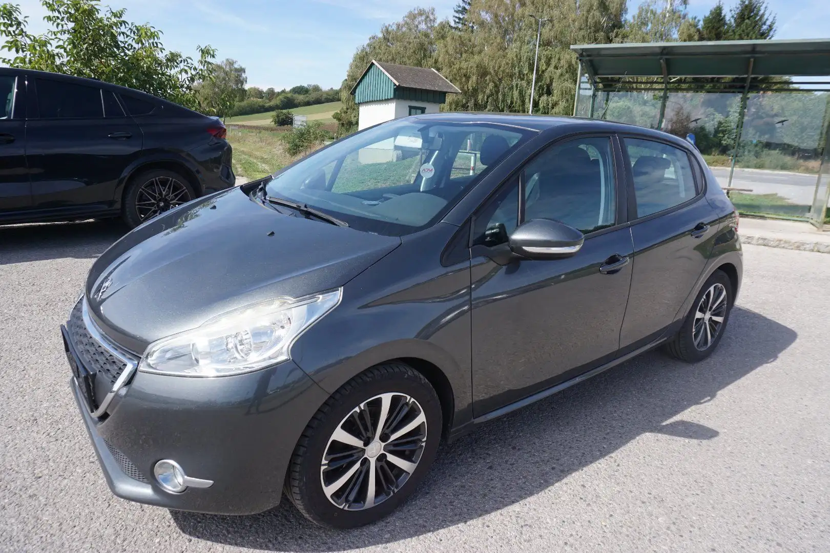 Peugeot 208 1.2 VTi 82 Active Grau - 2