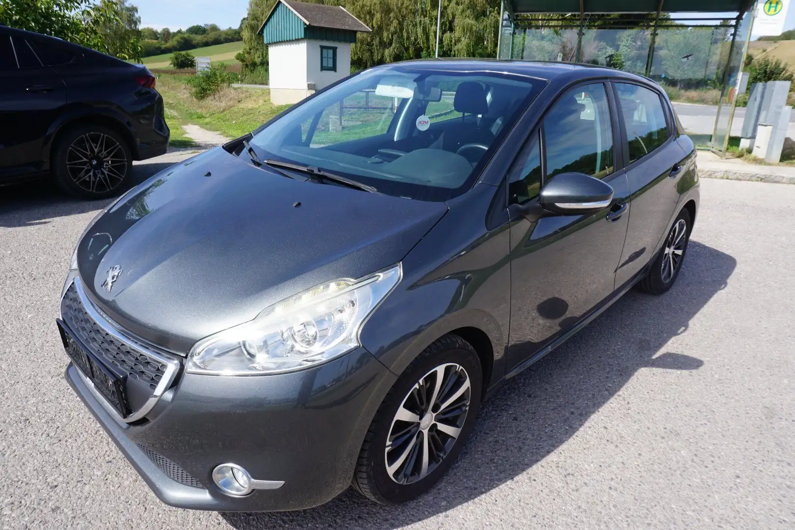 Peugeot 208 1.2 VTi 82 Active Grau - 1