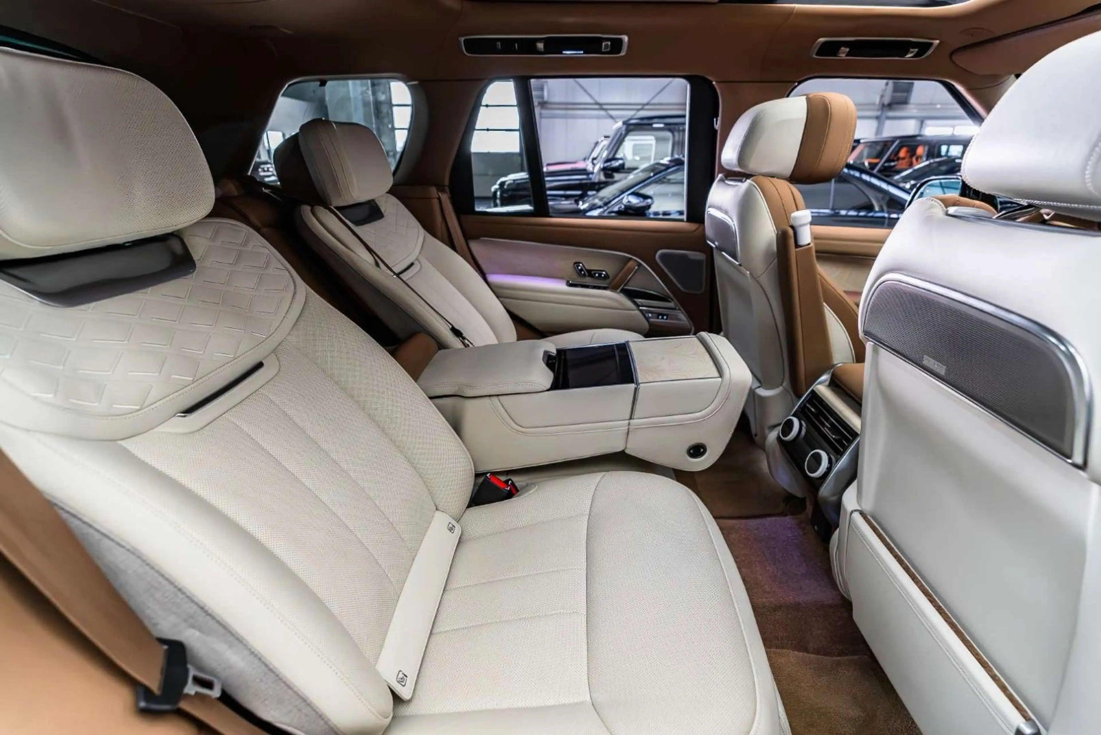 Land Rover Range Rover P615 SV / SV Serenity / SVO Colour — photo 13
