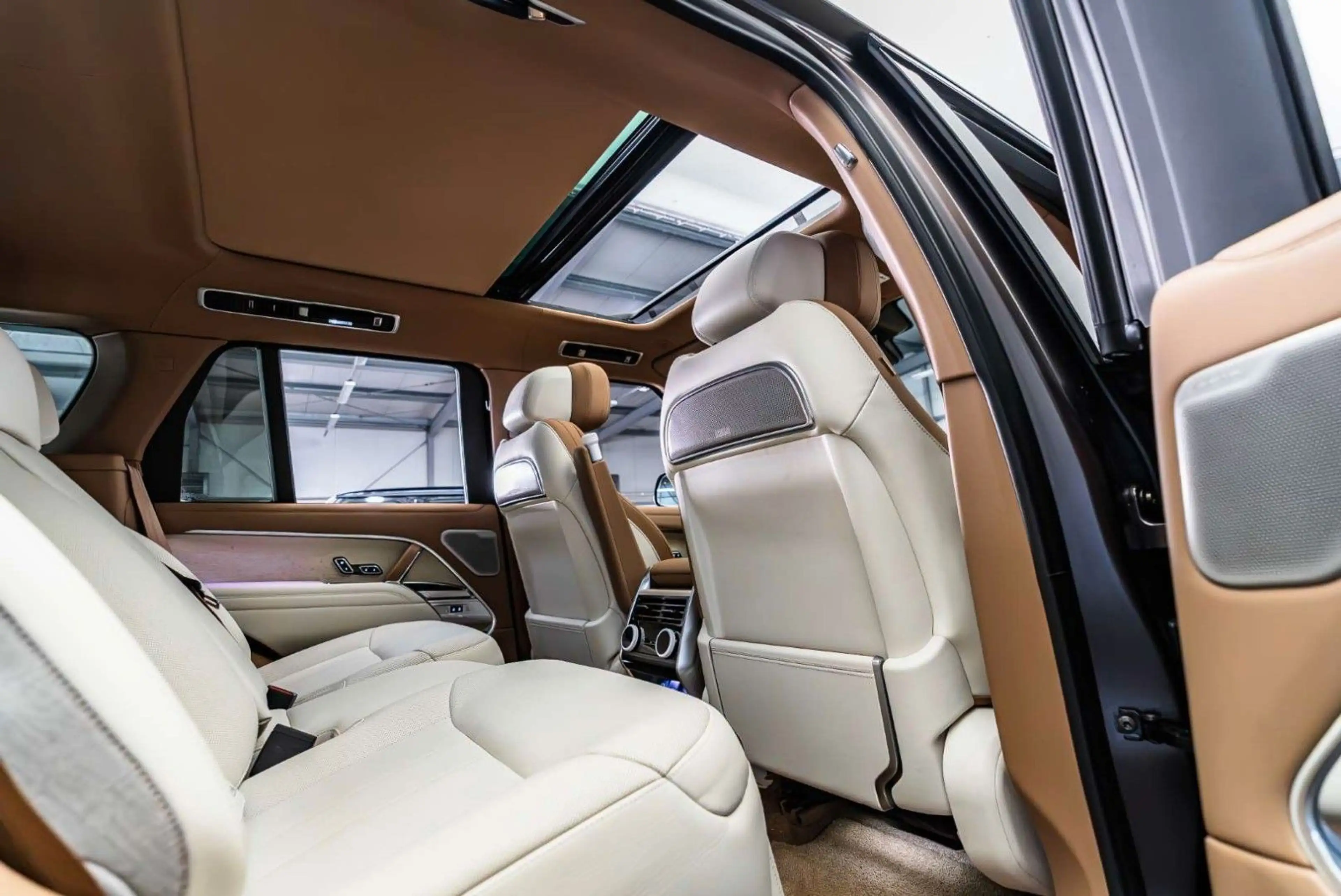 Land Rover Range Rover P615 SV / SV Serenity / SVO Colour — photo 12