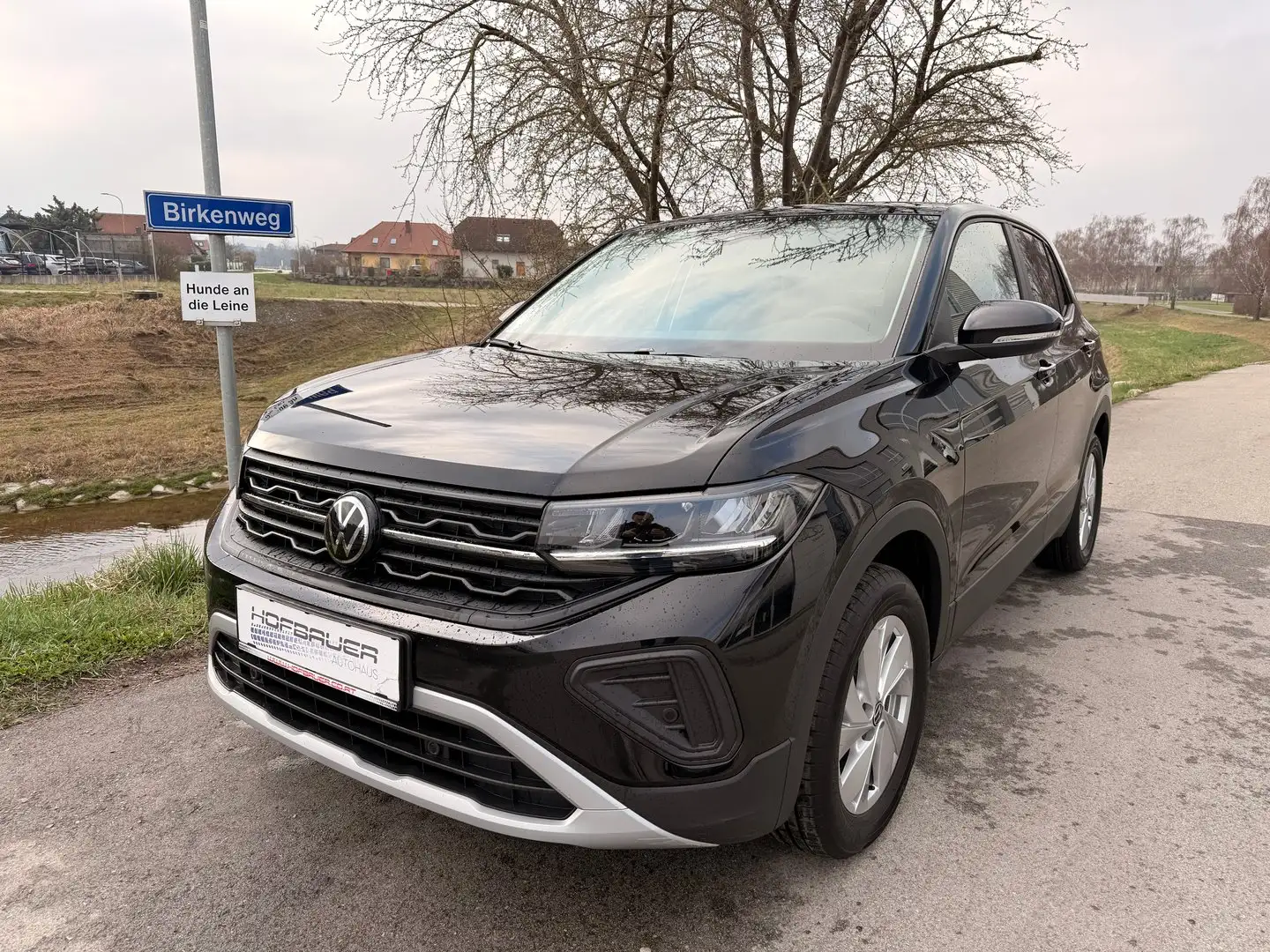 Volkswagen T-Cross 4Me TSI Schwarz - 1