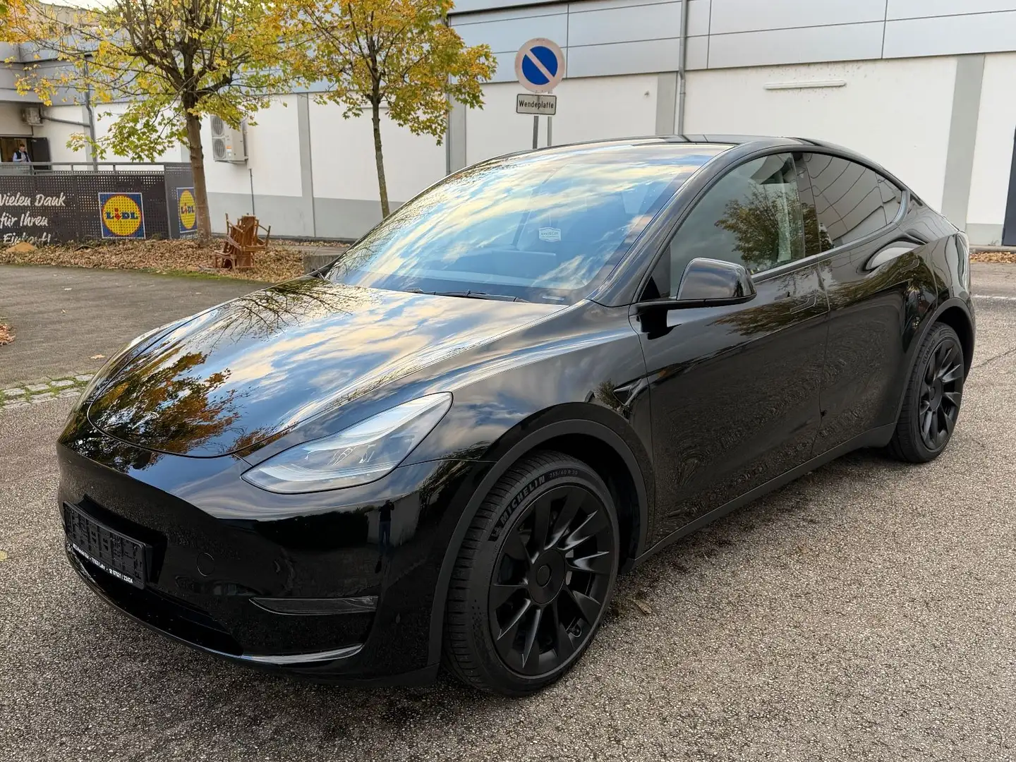 Tesla Model Y Long Range Dual AWD/PANO/ACC/LED/NAVI/SH Schwarz - 2