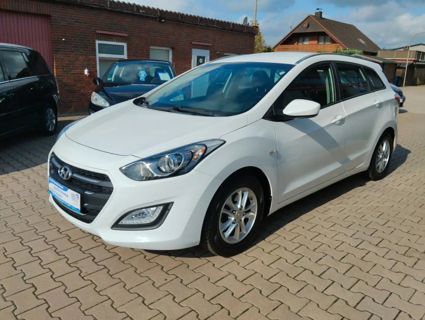 Hyundai i30 cw 1.Hand TÜV-AU NEU Weiß - 2