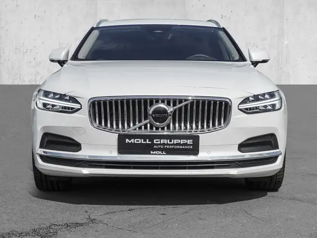 Volvo V90 view 3