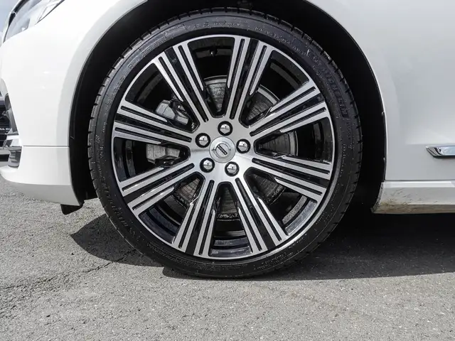 Volvo V90 view 7