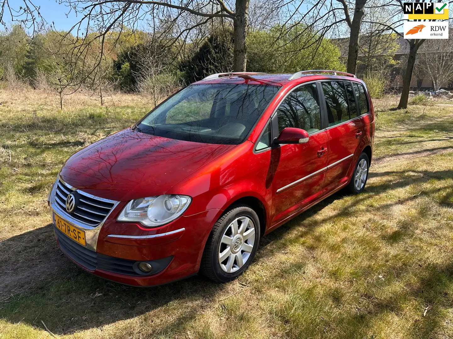 Volkswagen Touran 1.4 TSI Highline apk t/m 04-01-2026 motor niet goe Rouge - 1