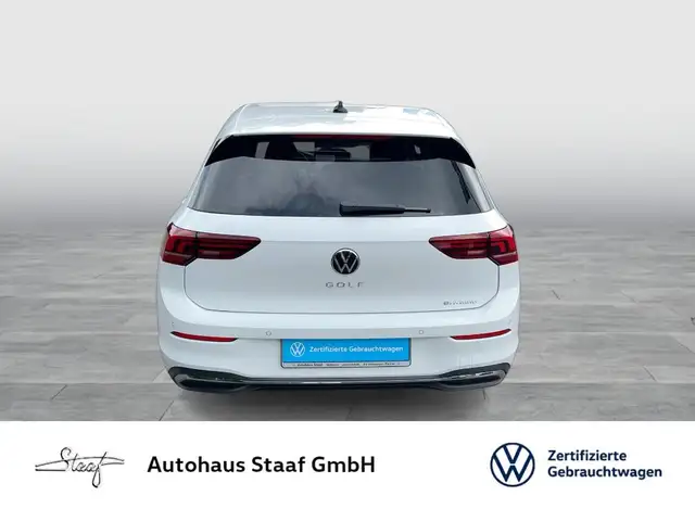 Volkswagen Golf view 4