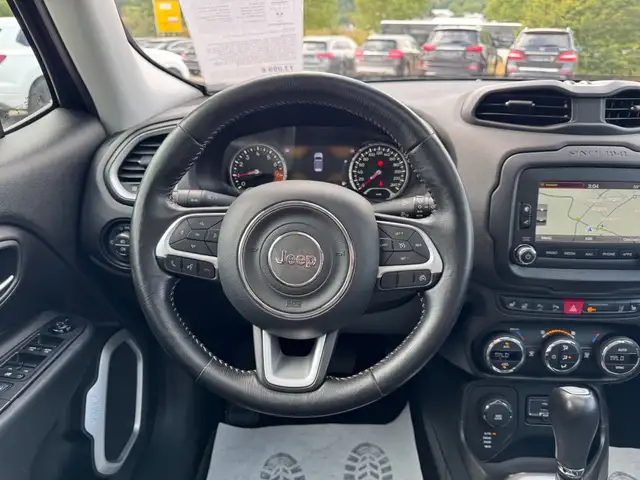 Jeep Renegade view 12
