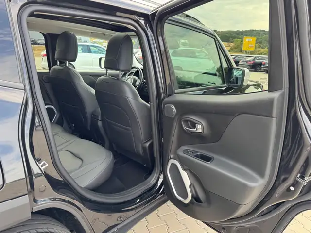 Jeep Renegade view 20