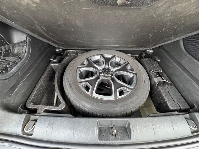Jeep Renegade view 23