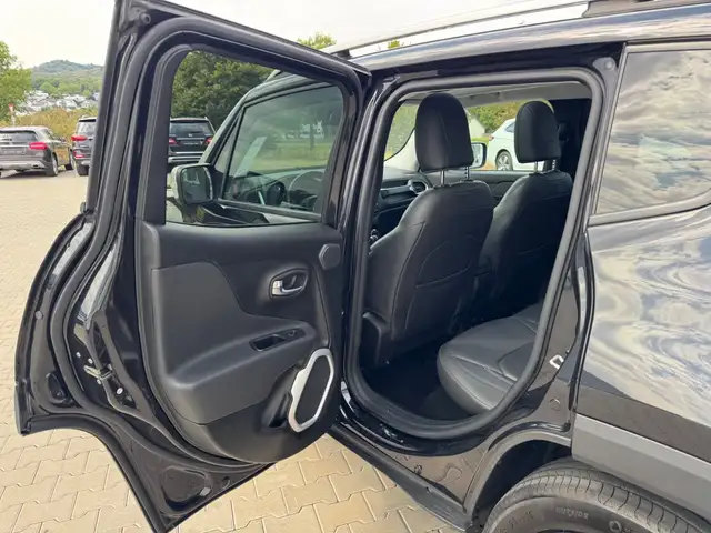 Jeep Renegade view 18