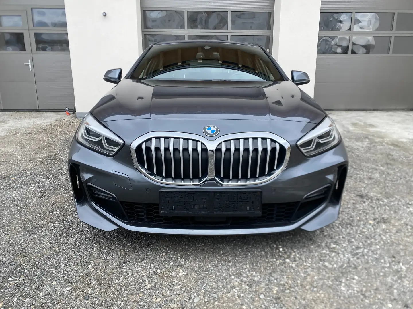 BMW 118 118 i M Sport Grau - 2