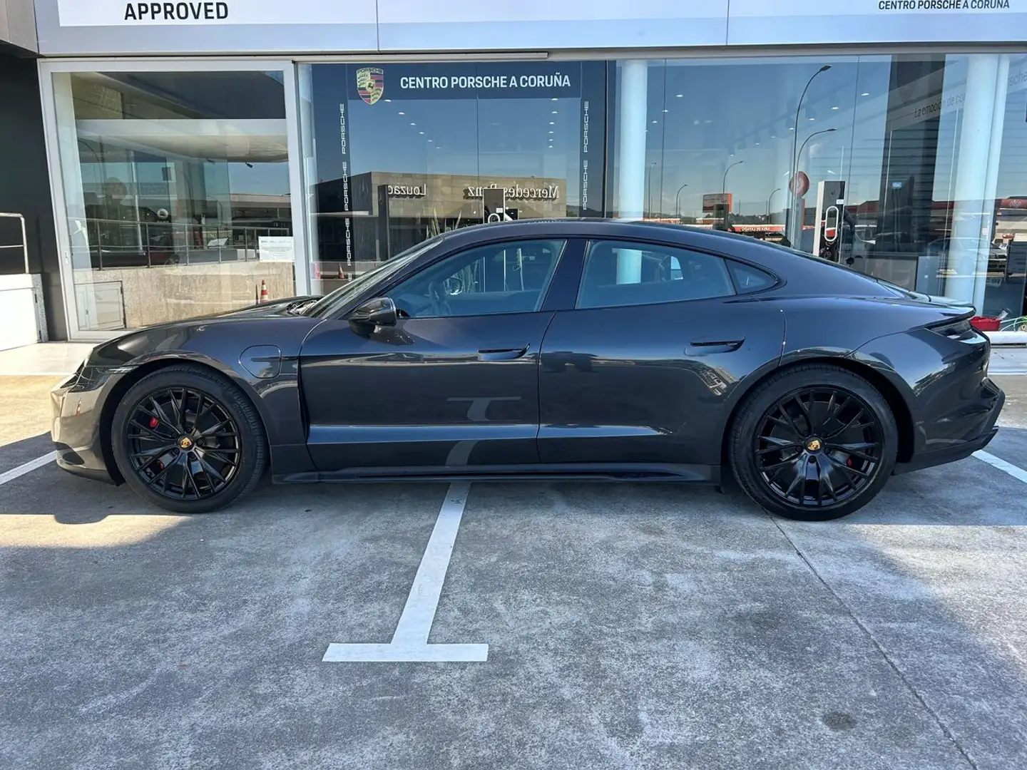 Porsche Taycan GTS Gris - 2