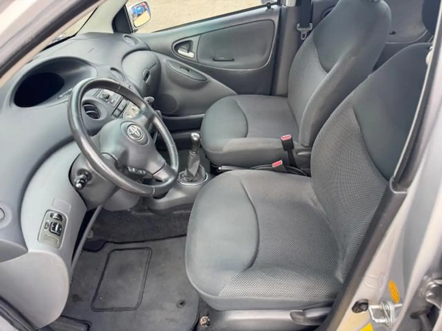 Toyota Yaris 1.3 VVT-i Blue, '04, 5-drs, airco, elec.pakket en Gris - 2