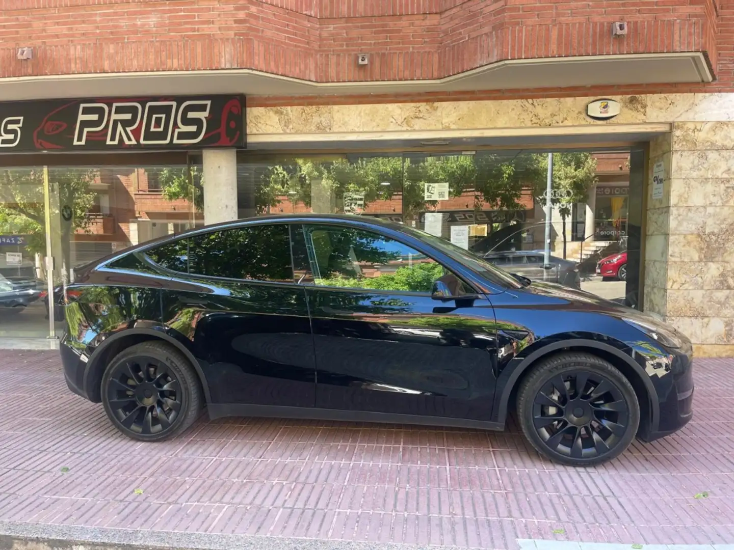 Tesla Model Y Gran Autonomia AWD Negro - 2