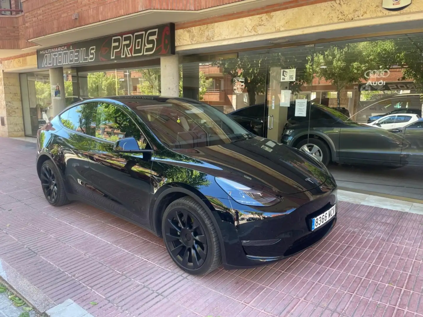 Tesla Model Y Gran Autonomia AWD Schwarz - 1