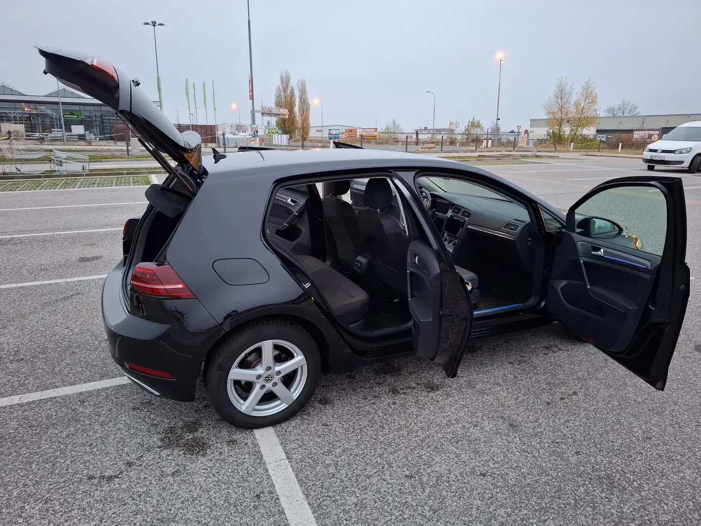 Volkswagen e-Golf e-Golf 35,8kWh (mit Batterie) Schwarz - 2