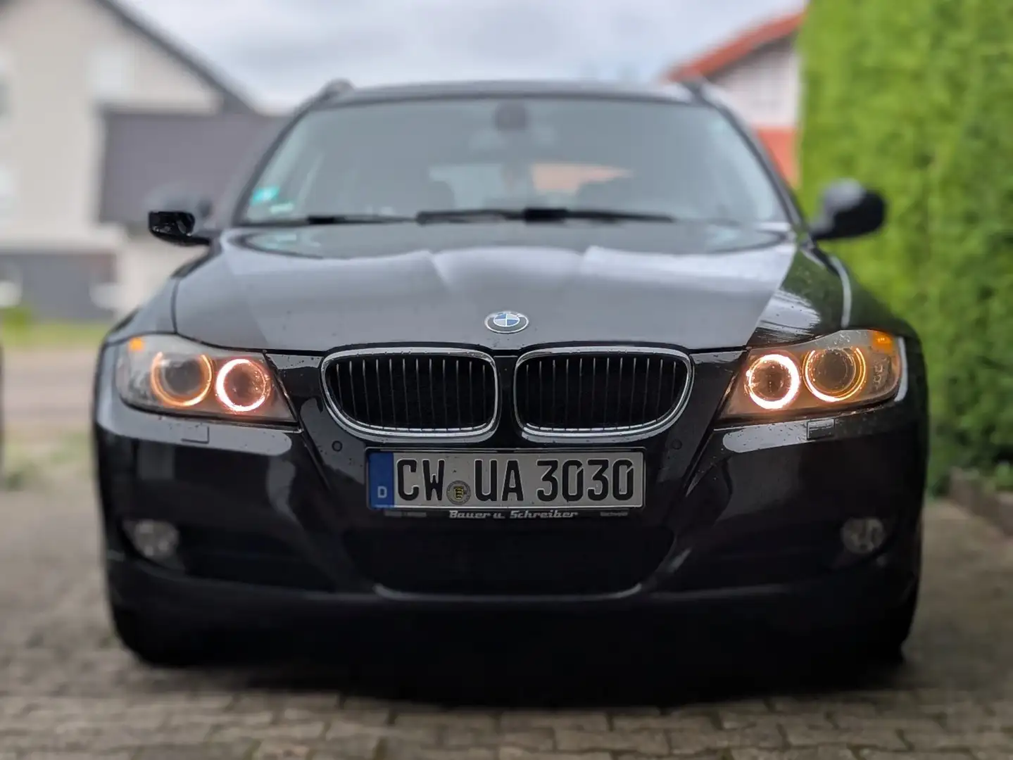 BMW 320 320d DPF Touring Aut. Edition Fleet Lifestyle Černá - 1