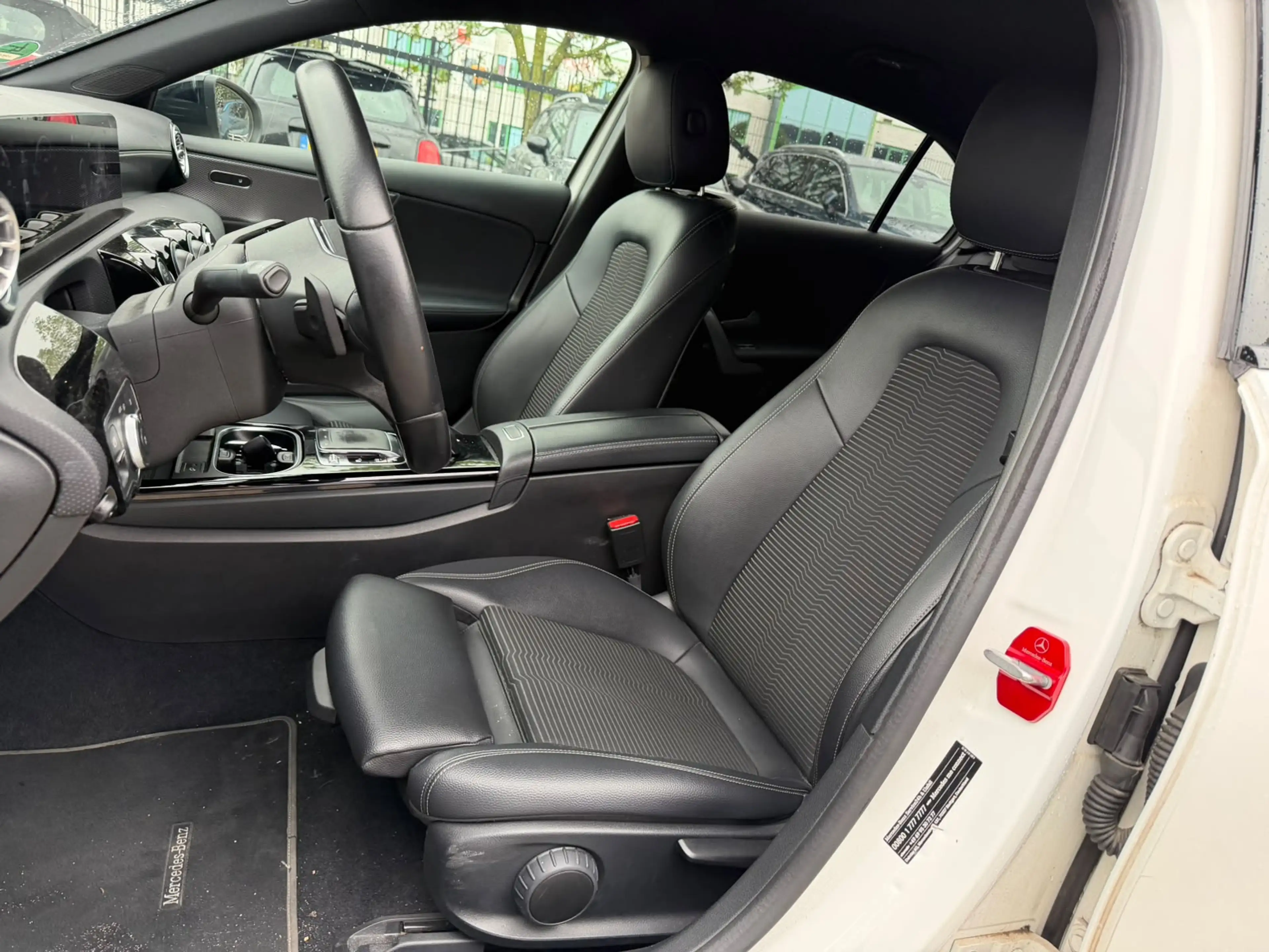 Mercedes-Benz A 180 Premium Plus | Stoelverwarming | Ambiance Verlicht — photo 3