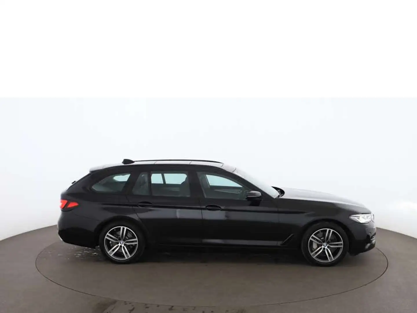 BMW 530 e Touring xDrive Aut LED AHK SKY RADAR NAVI Schwarz - 2