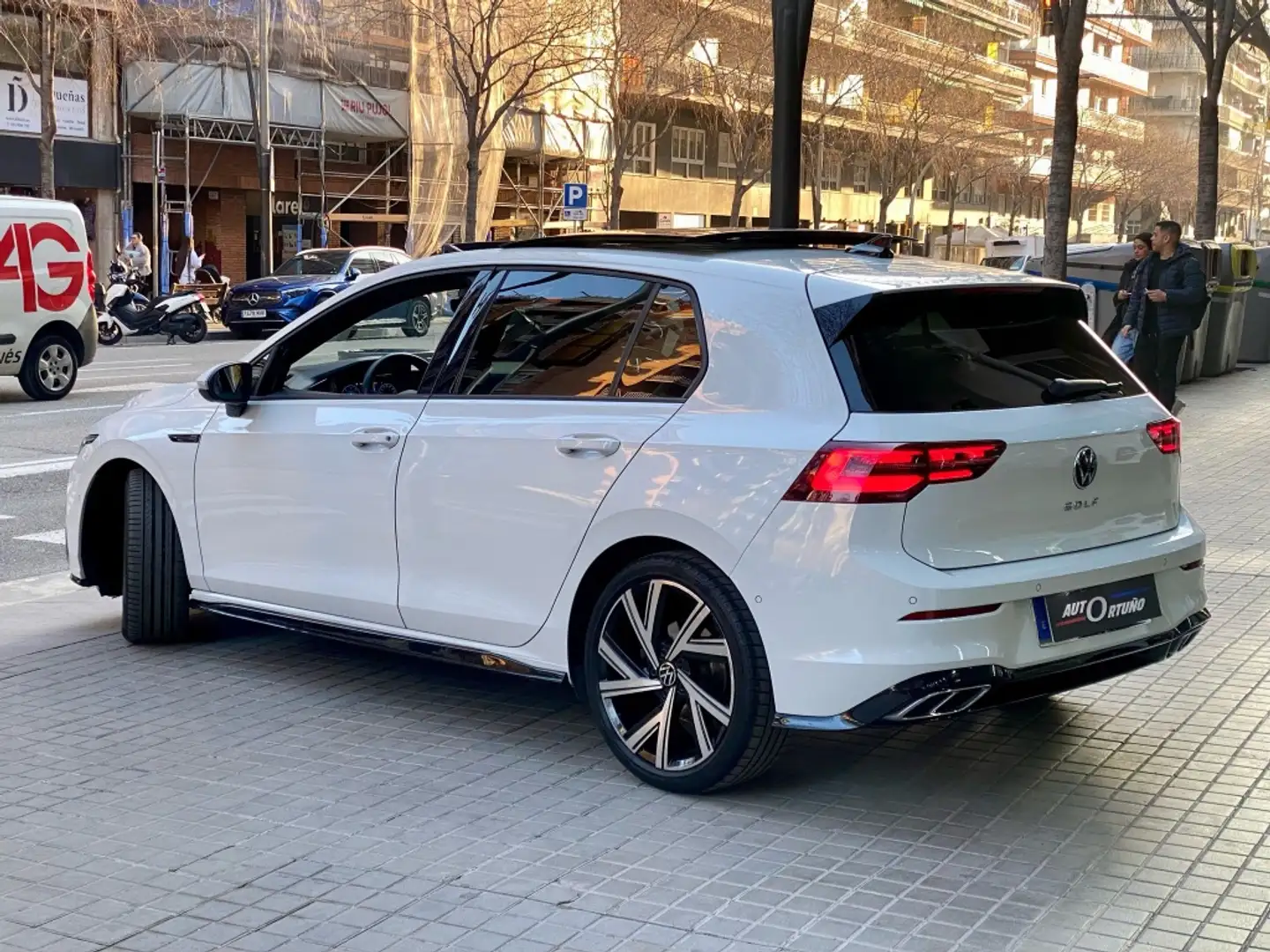 Volkswagen Golf 2.0TDI R-Line DSG 110kW Wit - 2