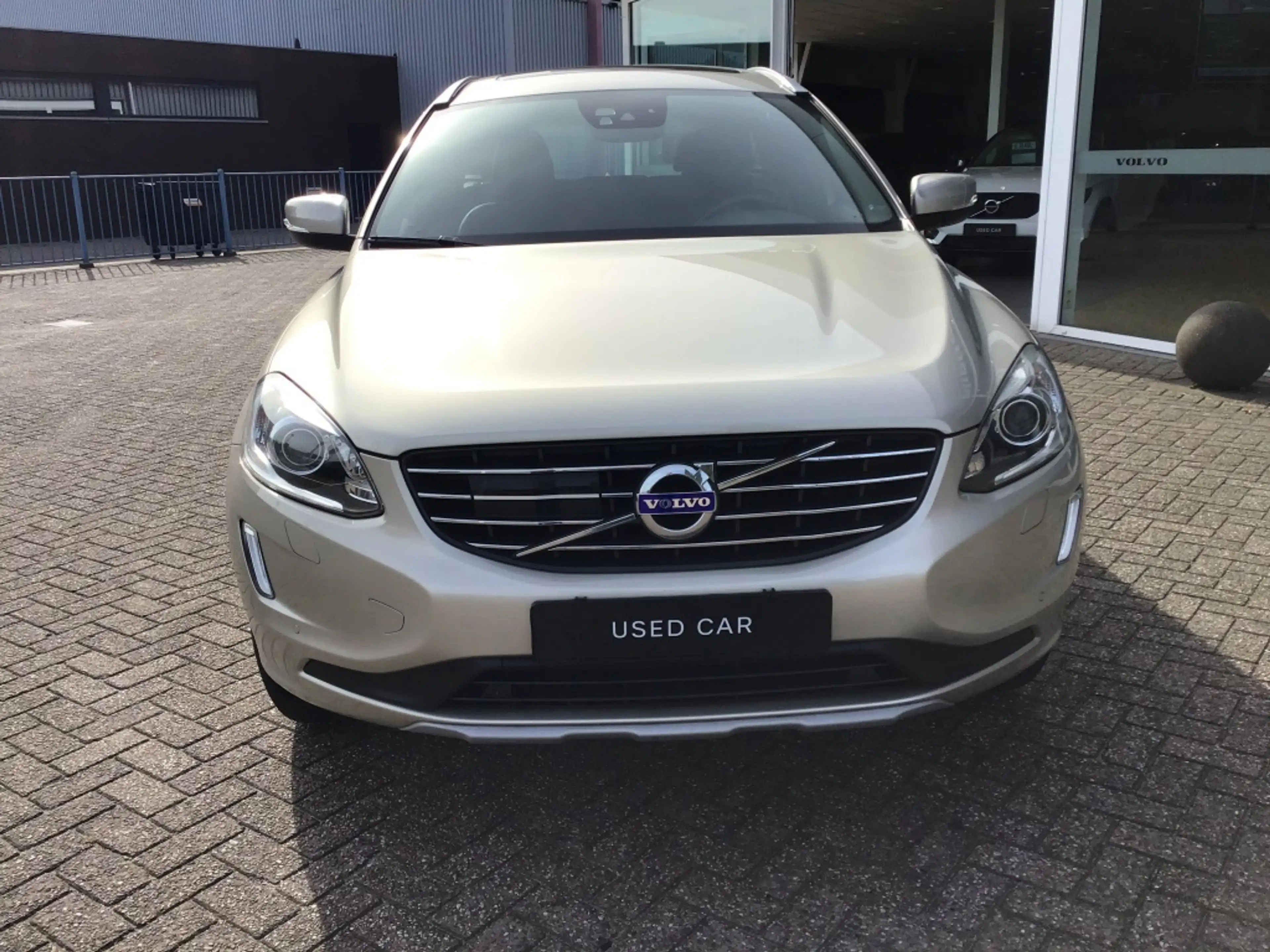 Volvo XC60 2.0 T5 FWD Polar+ Pano/Adap.cruise/Leder/Intell. — photo 2