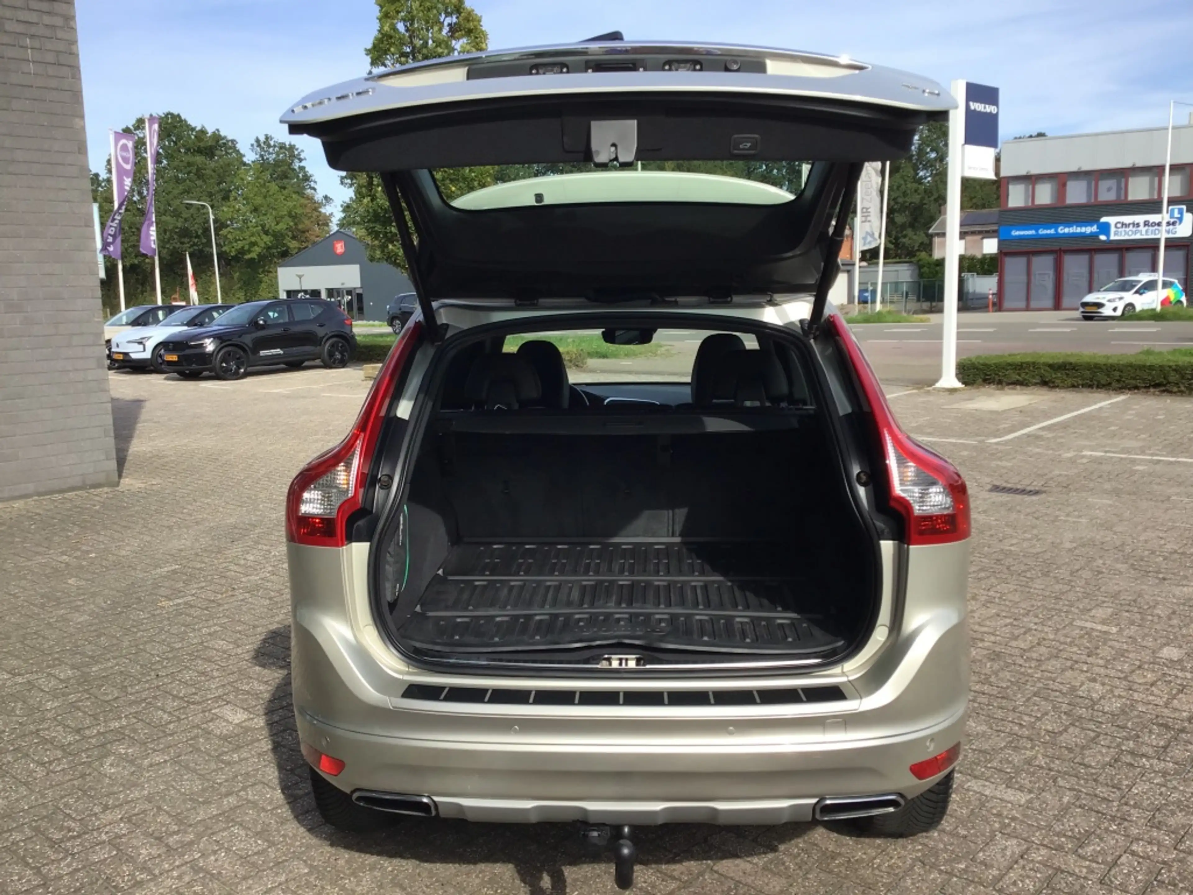 Volvo XC60 2.0 T5 FWD Polar+ Pano/Adap.cruise/Leder/Intell. — photo 5