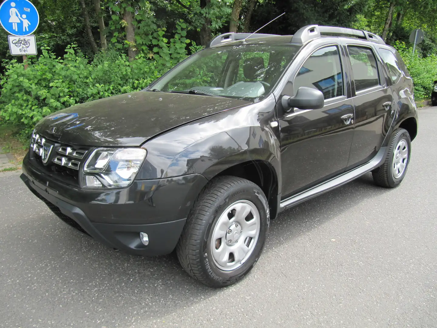 Dacia Duster Laureate+ Klima+ Kette + Rillenrim.24 ers Noir - 1