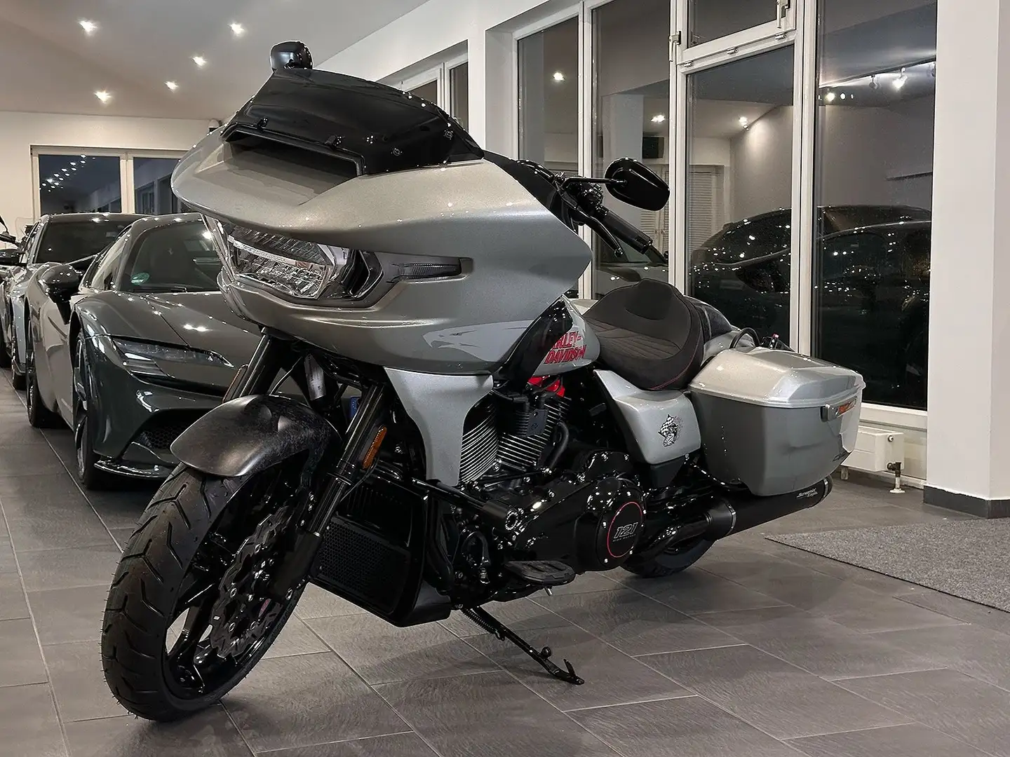 Harley-Davidson FLTRXSTSE | Road Glide CVO ST | 121 cui | SOFORT Silber - 1