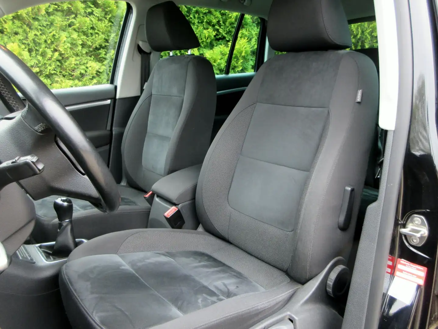 Volkswagen Tiguan 1.4 TSI Sport&Style*Ecc*Cruise*Trekhaak* Zwart - 2