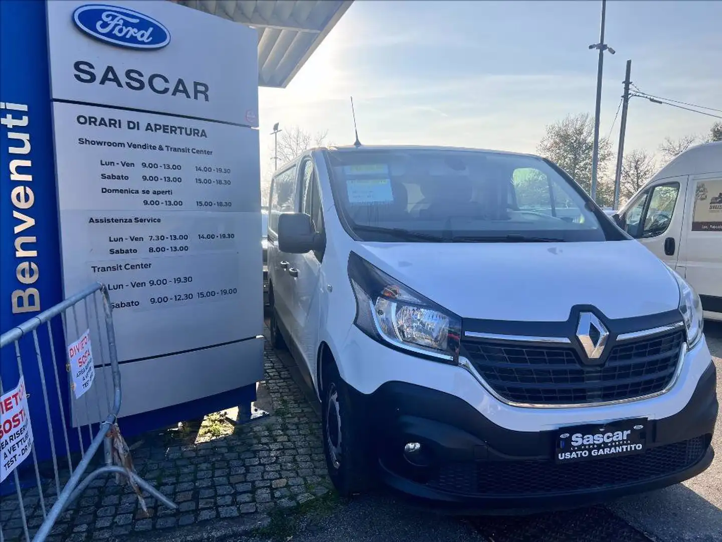 Renault Trafic T27 2.0 dci 145cv L1H1 Energy Ice EDC Weiß - 1