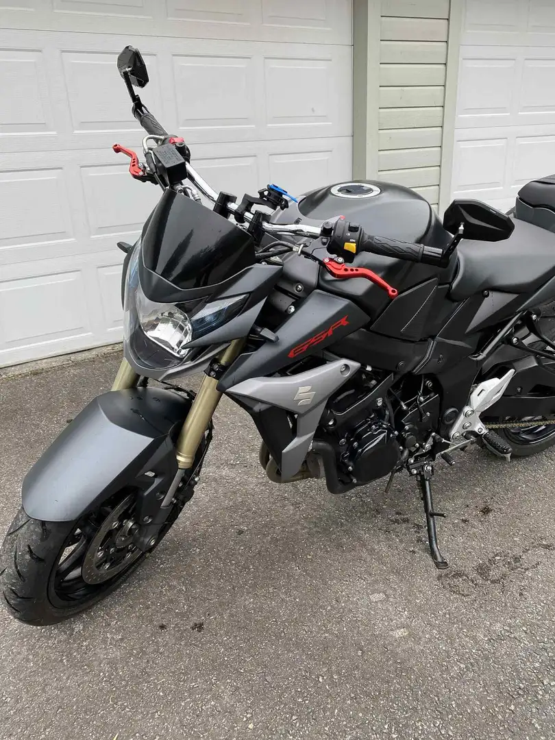 Suzuki GSR 750 Nero - 1