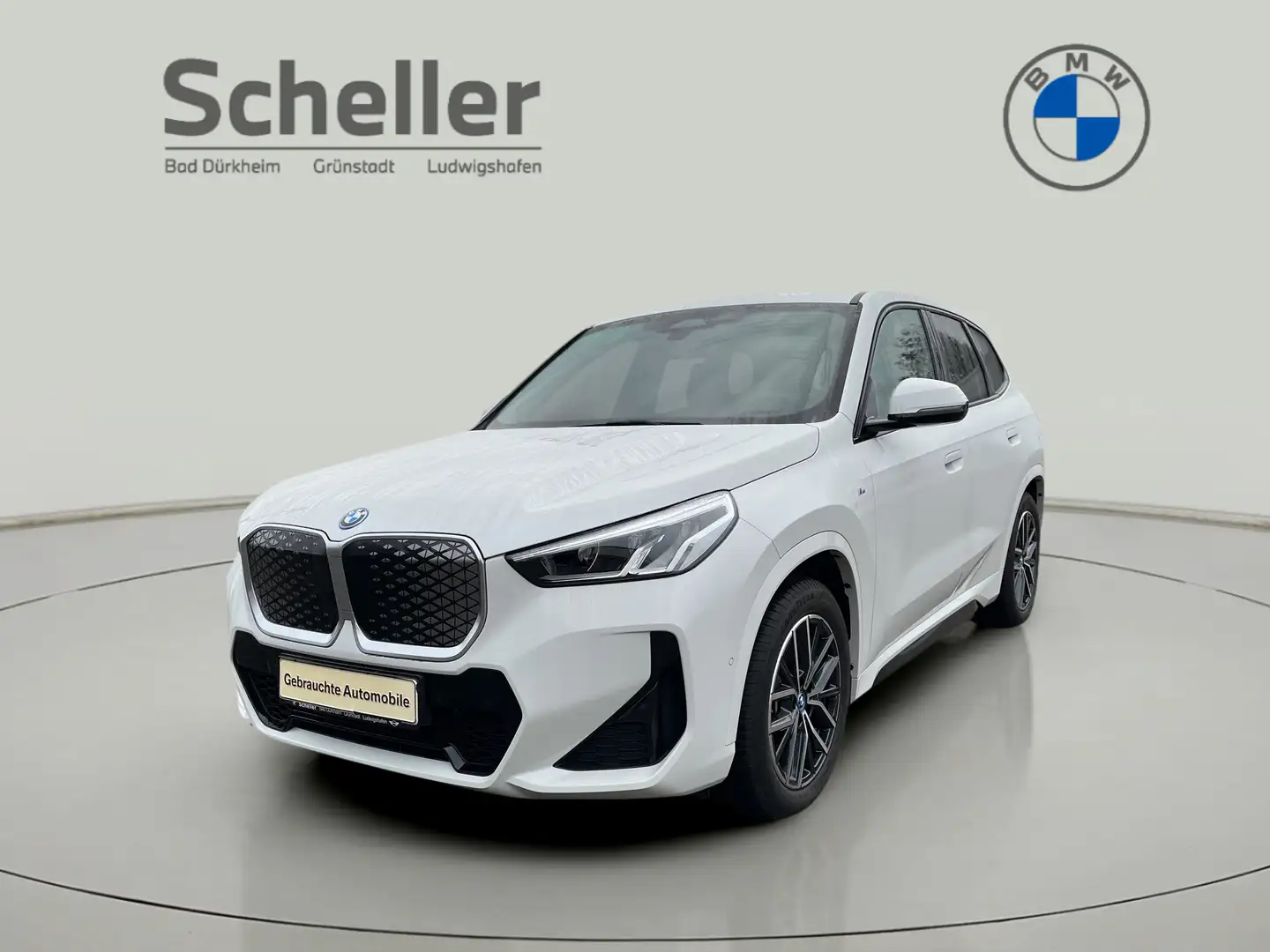 BMW iX1 xDrive30 M Sportpaket DAB Pano.Dach Shz Weiß - 1