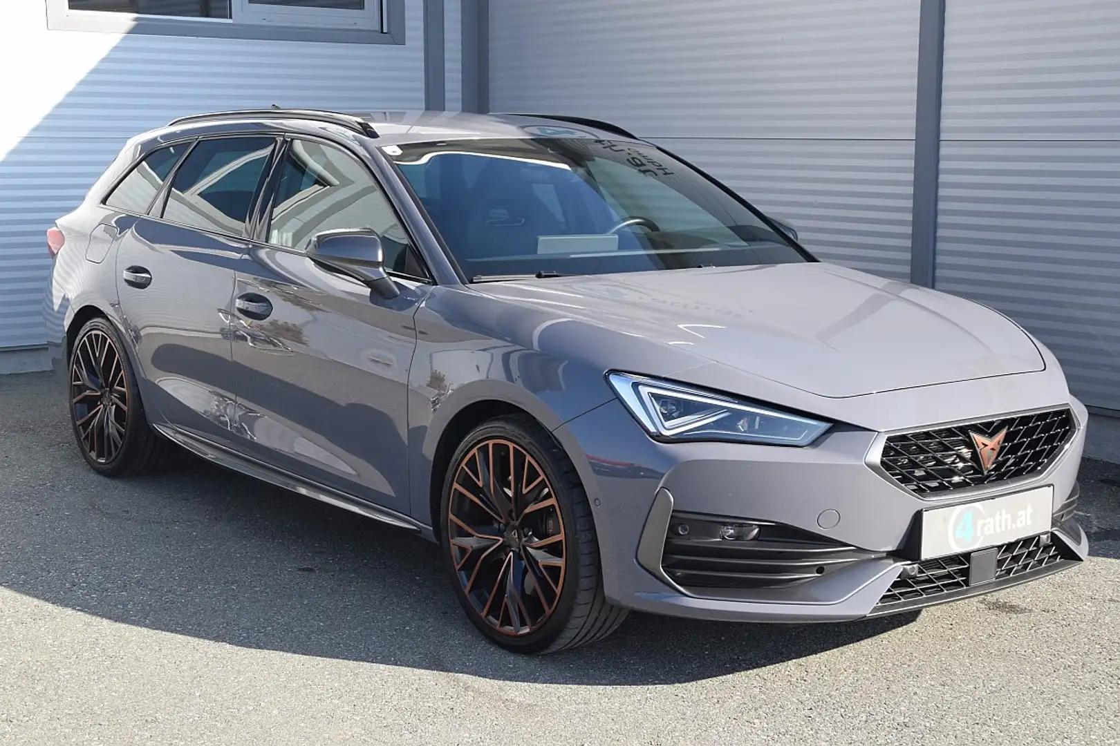 CUPRA Leon SP 1,4 TSI e-Hybrid DSG AHK/LED/ACC/NAVI/RFK Gris - 2