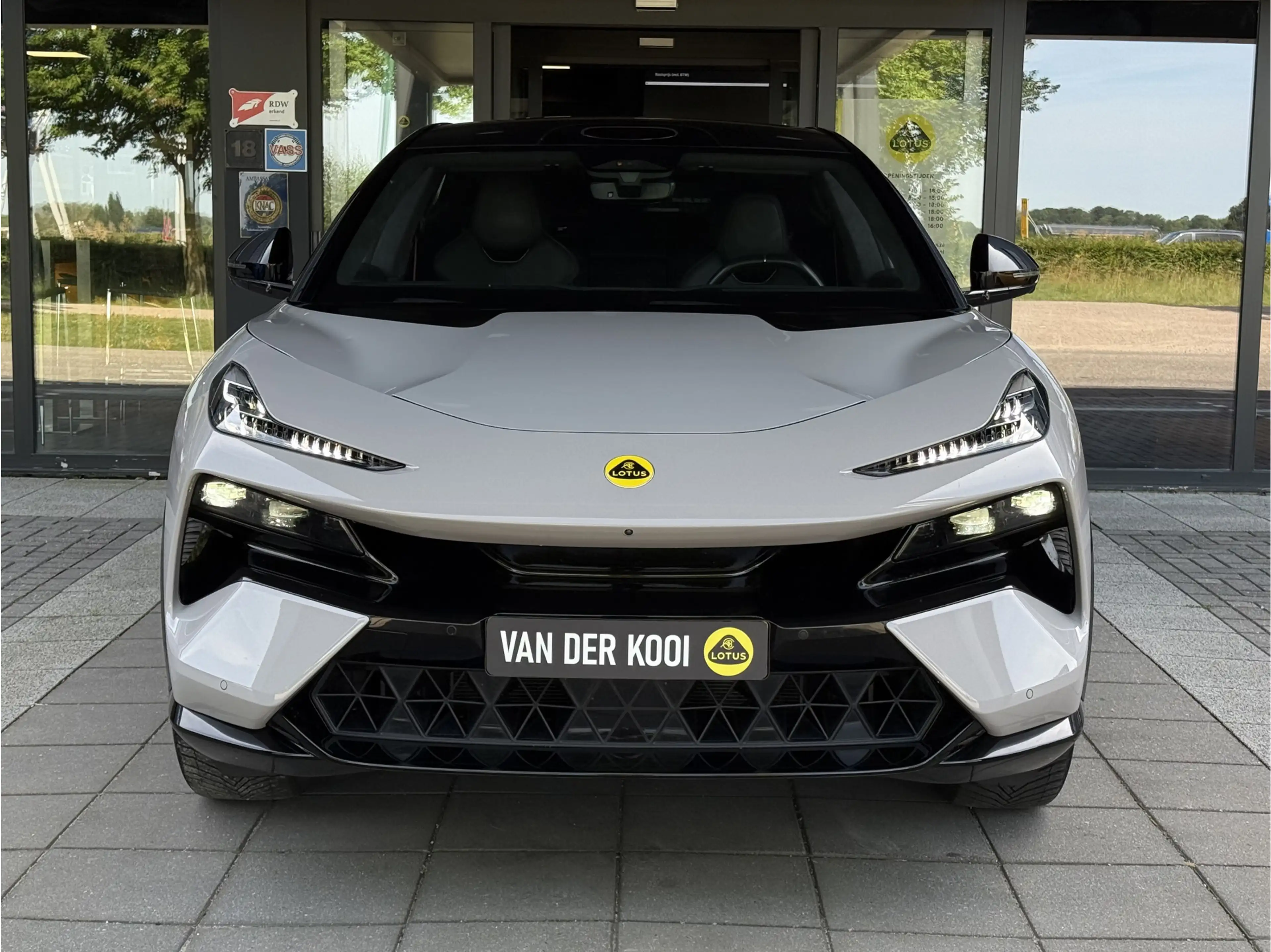 Lotus Eletre EDS 450 4WD 112 kWh — photo 2