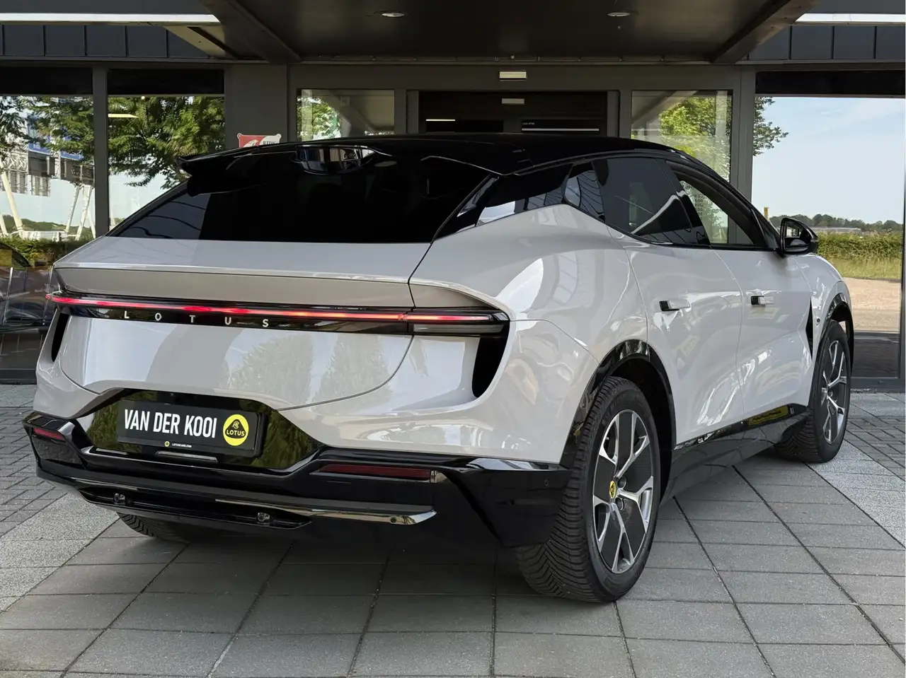 Lotus Eletre 2023