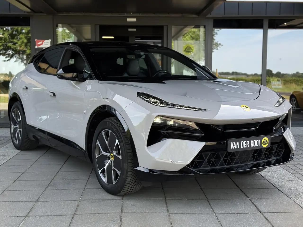 Lotus Eletre 2023