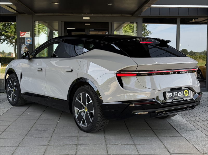 Lotus Eletre EDS 450 4WD 112 kWh — photo 7