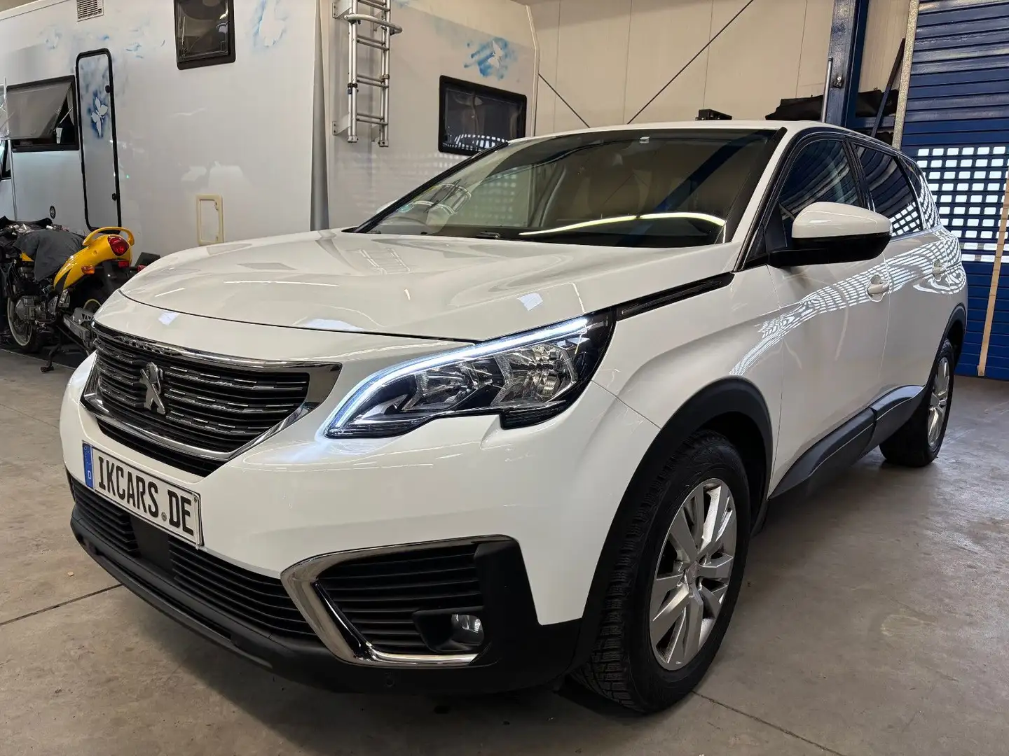 Peugeot 5008 1,2 PureTech Active Business 7-Sitzer Wit - 2