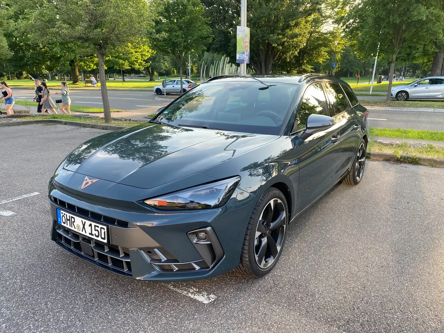 CUPRA Leon ST 1.5 eTSI, EDGE, MATRIX, SENNHEISER, INTEL. PAK. Blau - 2