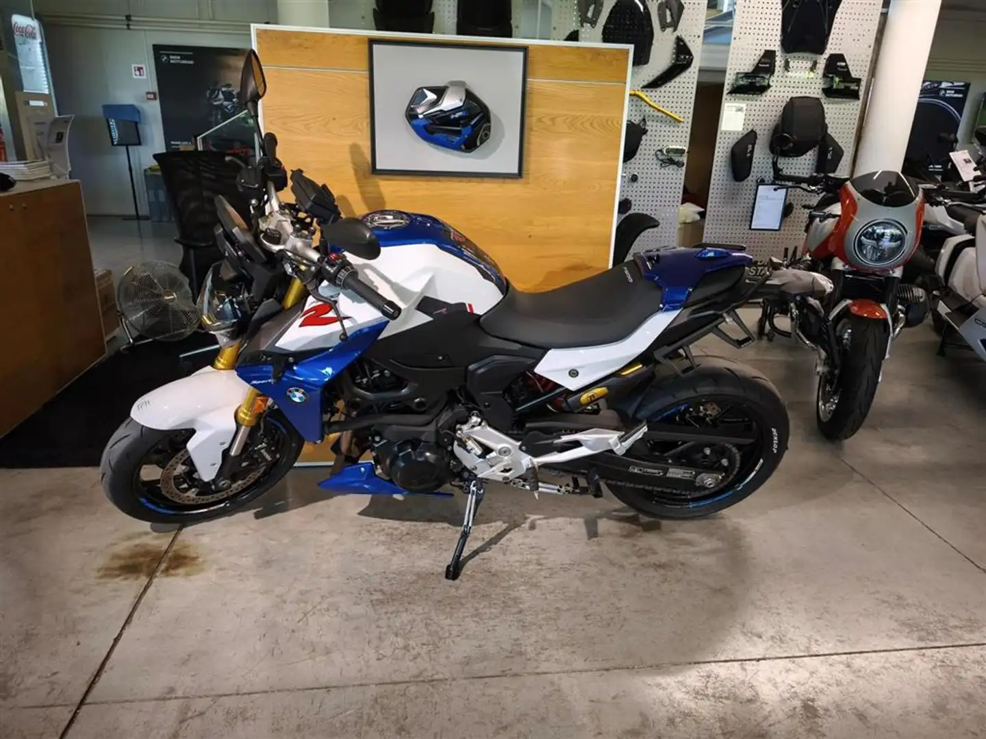 BMW F 900 R 0 - 1
