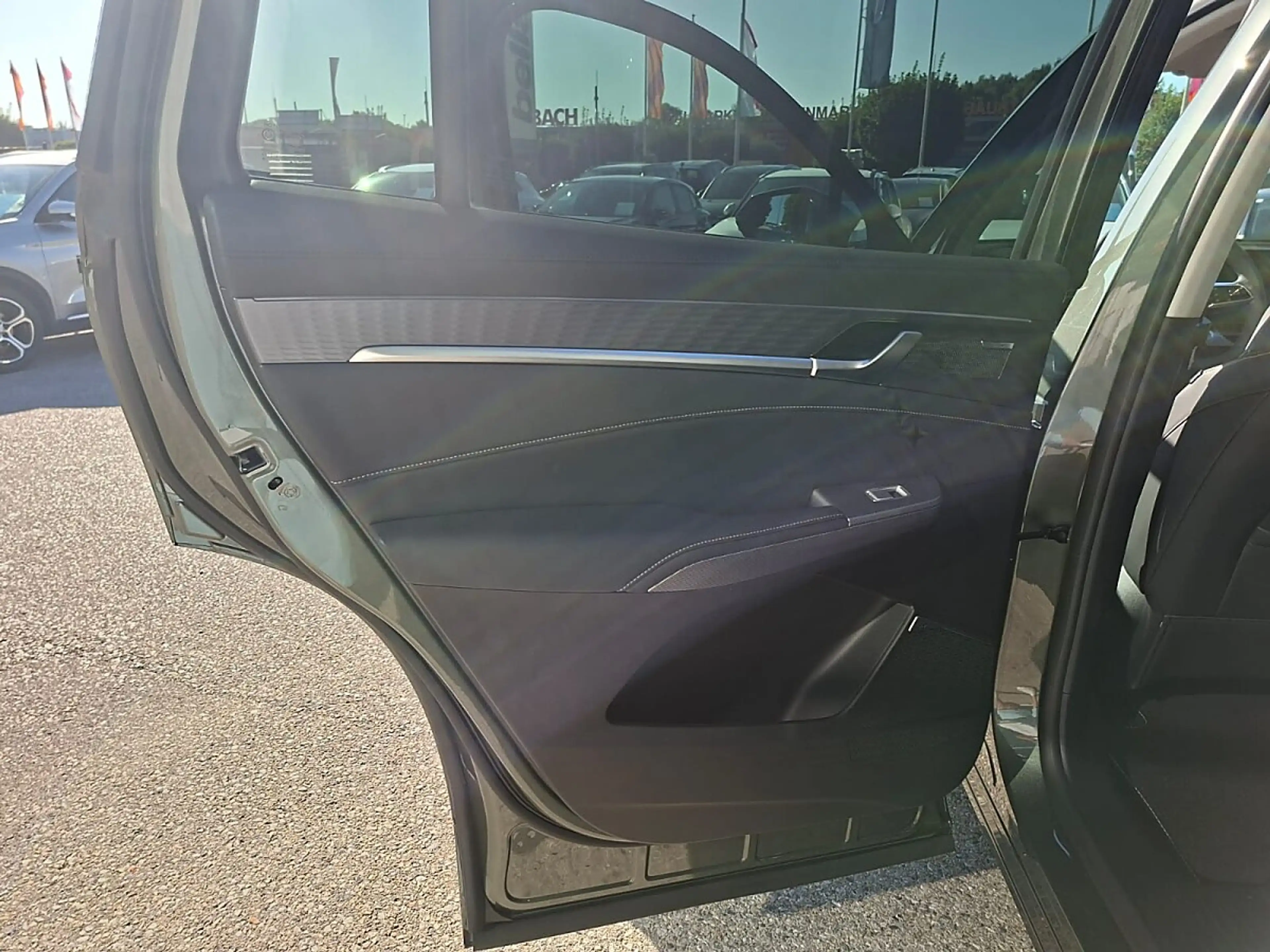 MG MGS9 1,5 PHEV Premium — photo 12