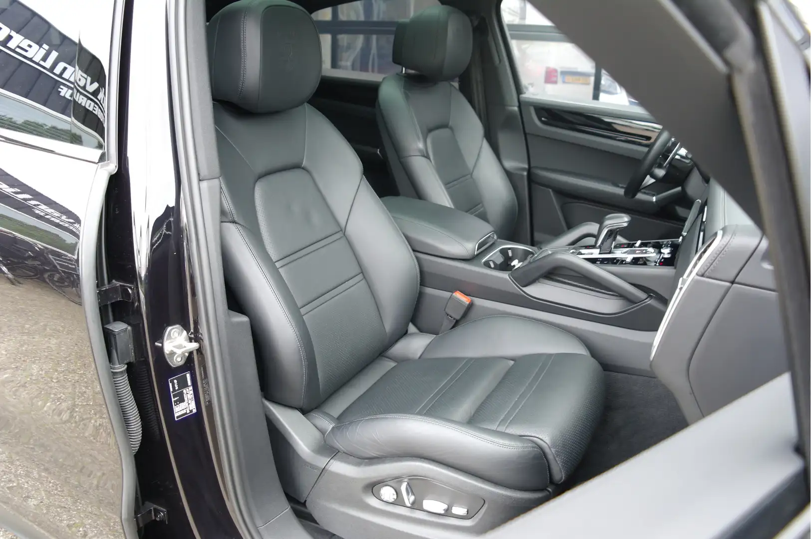 Porsche Cayenne Coupe 2.9 S 441PK Sport Chrono | Dealer Onderhoude Zwart - 2