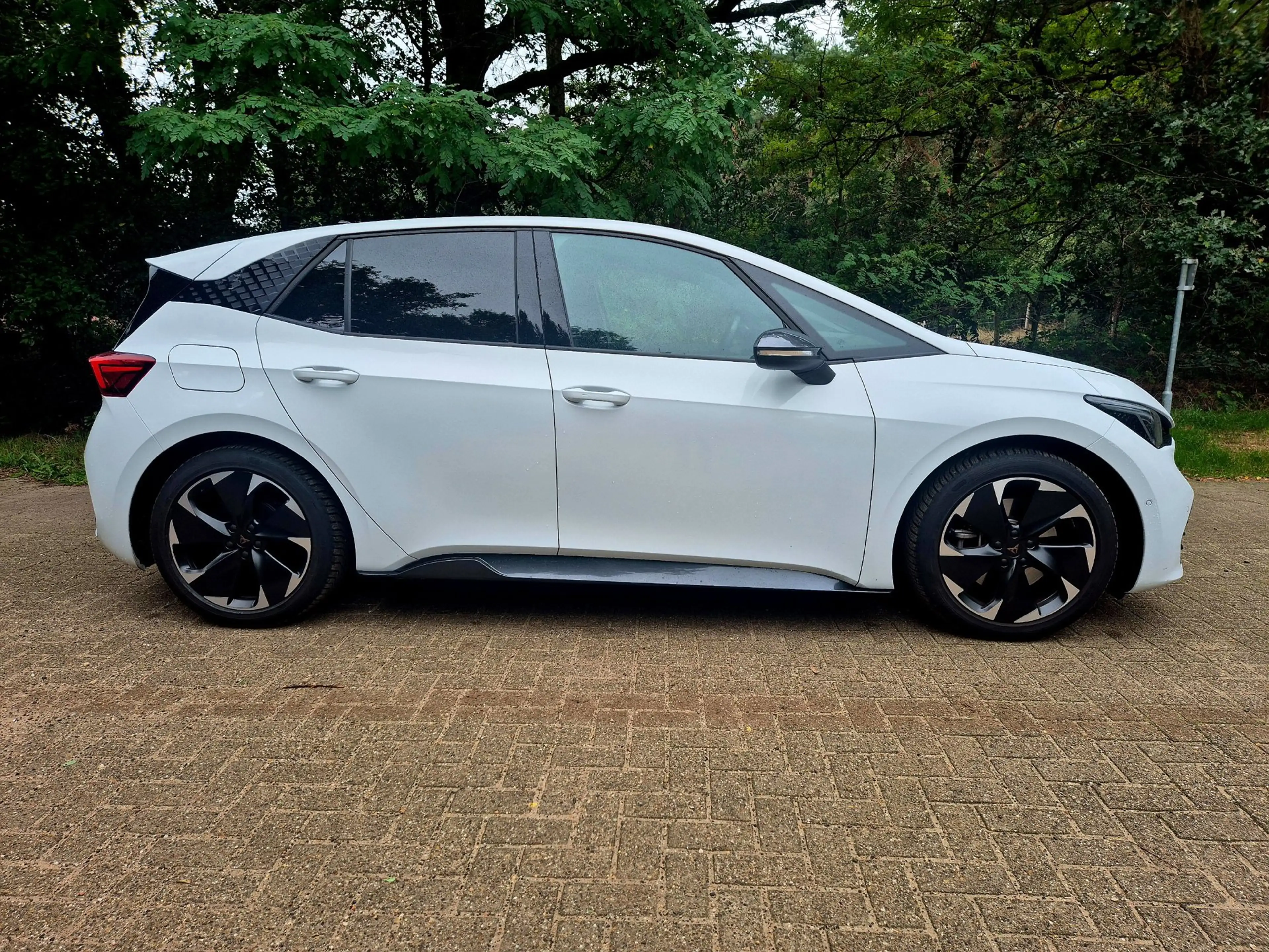 CUPRA Born Essential 63 kWh facelft btw — photo 2