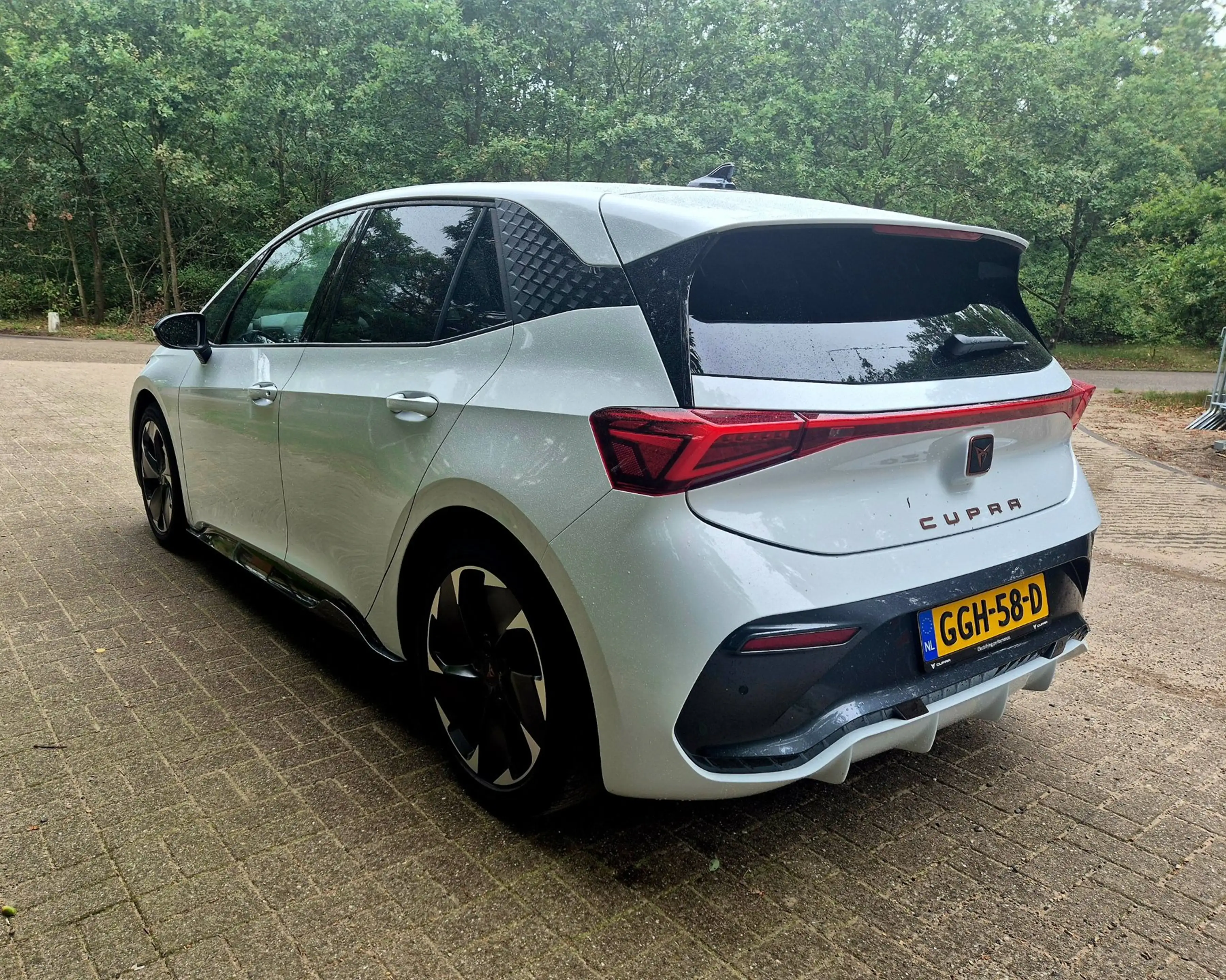 CUPRA Born Essential 63 kWh facelft btw — photo 4