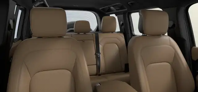 Land Rover Defender X-Dynamic SE 2.0 PHEV 300 PS Ansicht 4