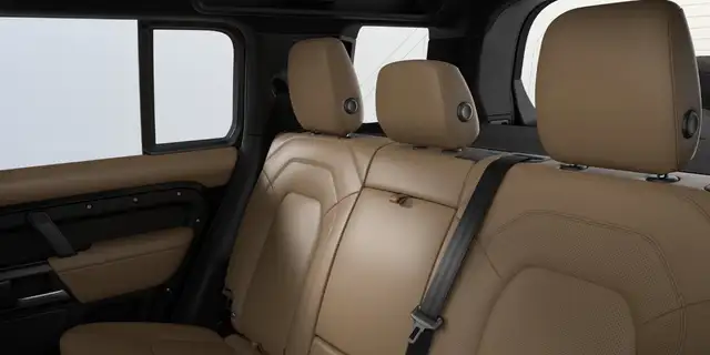 Land Rover Defender X-Dynamic SE 2.0 PHEV 300 PS Ansicht 5