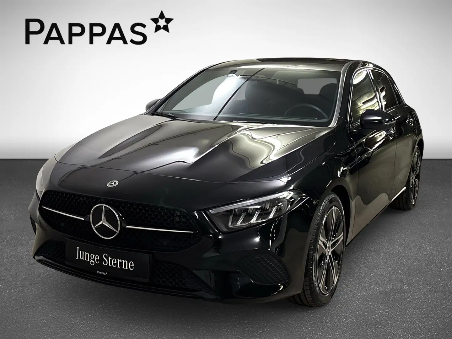 Mercedes-Benz A 180 Kompaktlimousine Wide LED Cam Navi PTS SHZ Zwart - 2